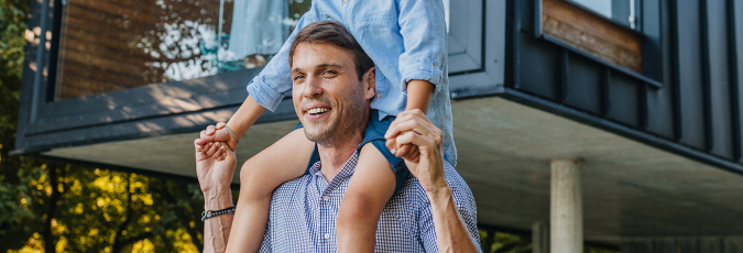 Collect 100,000 Flybuys bonus points with Citi Ready Credit Man carrying child on shoulders